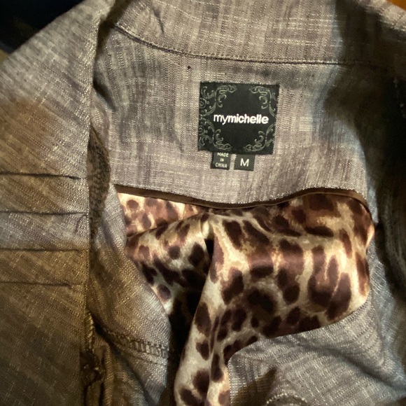 High Waisted Beautiful Detailed Jacket w Belt - Picture 6 of 6